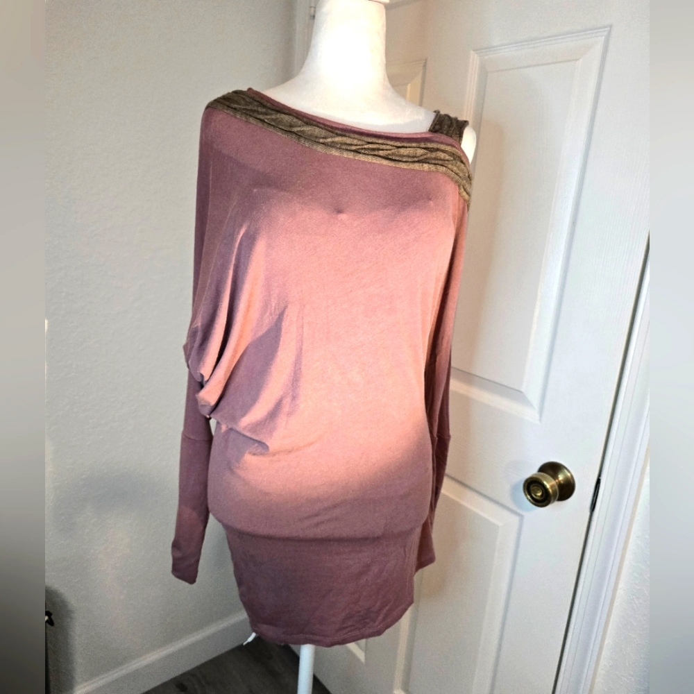 SOGO ashes of rose shade  over the sholder assimetrical tunic. SIZE M